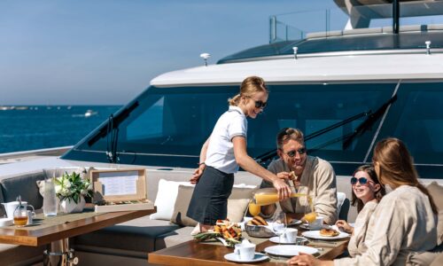 Yacht Charter Family breakfast